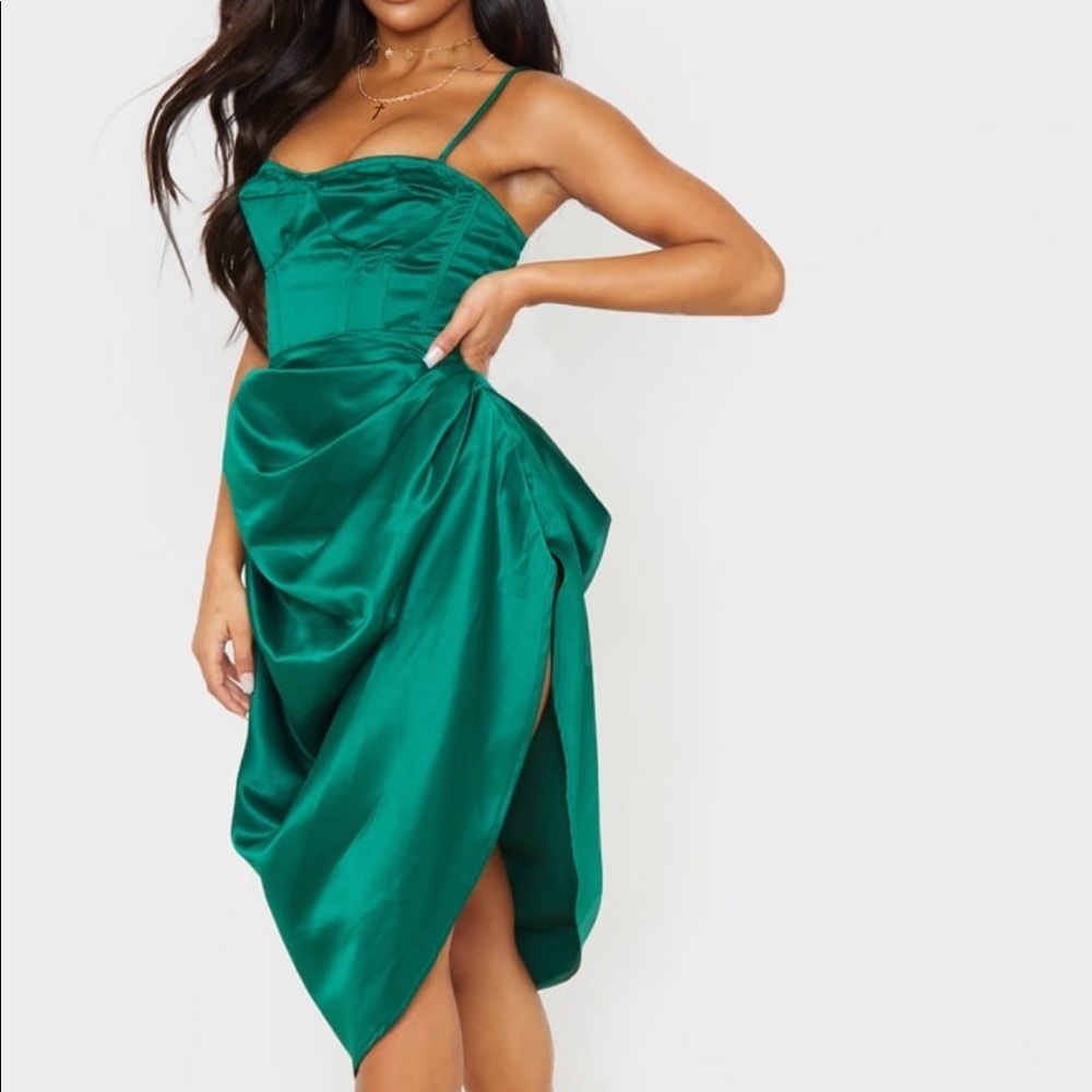 Pretty Little Thing (brand) two piece set in emerald green.
